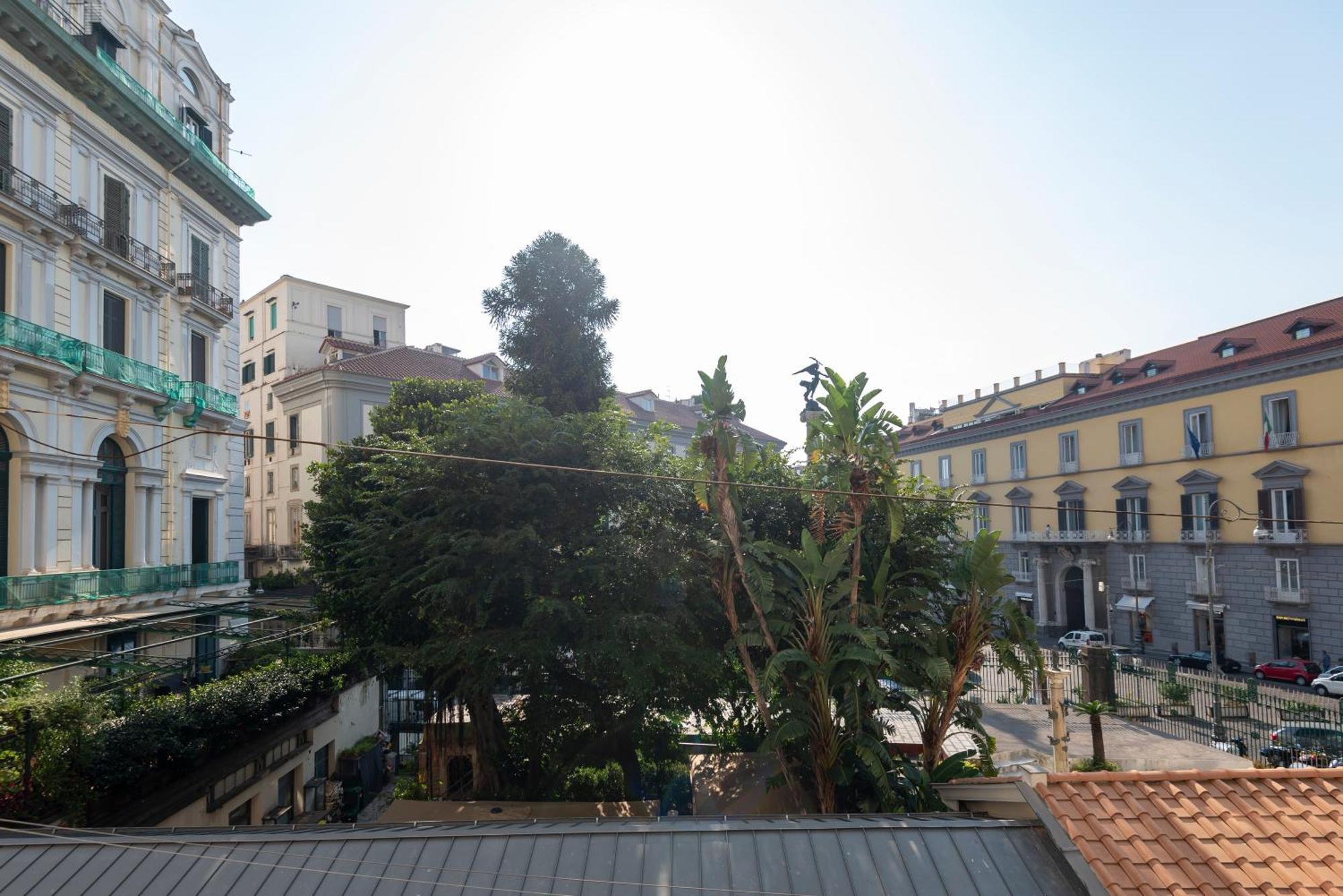 Well Suites - Piazza Dei Martiri Наполи Екстериор снимка